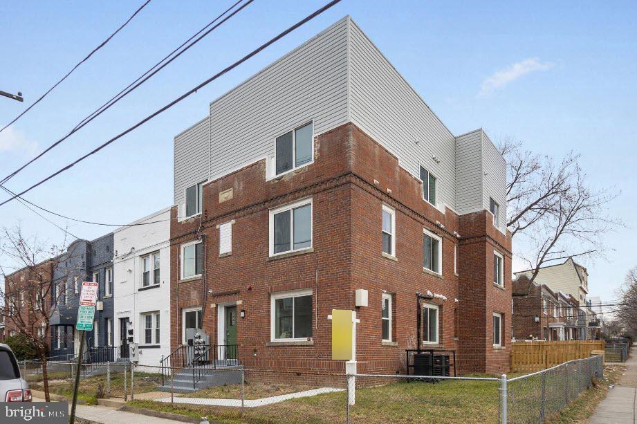 1642 16th St SE in Washington, DC - Foto de edificio