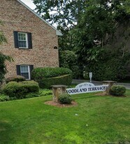 35 Woodway Rd in Stamford, CT - Building Photo