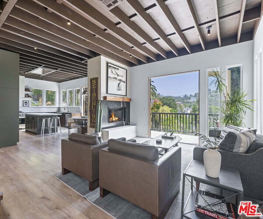 2310 Vasanta Way in Los Angeles, CA - Building Photo