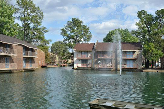 The Residences at Lakeview in Memphis, TN - Building Photo