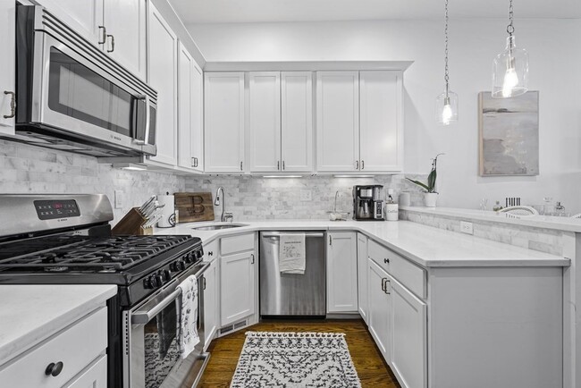 496 E 3rd St, Unit 1 in Boston, MA - Building Photo - Building Photo