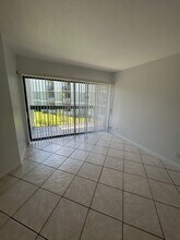 2000 N Congress Ave in West Palm Beach, FL - Building Photo - Building Photo