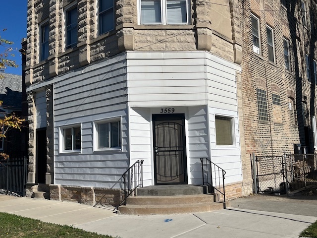 property at 3559 S Winchester Ave