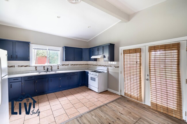 1050 Janet Dr in Greenwood, IN - Building Photo - Building Photo