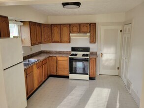 1448 Massillon Rd, Unit Apt. A in Akron, OH - Building Photo - Building Photo