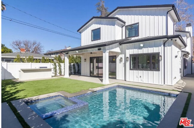 property at 4923 Rhodes Ave