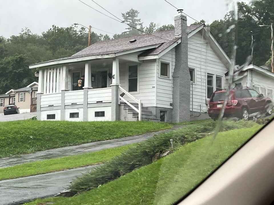 206 Post Rd in Falls Mills, VA - Building Photo