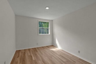 1434 E Cedar Ln in Madison, TN - Foto de edificio - Building Photo