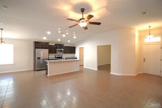 5621 Peach Dr in Milton, FL - Foto de edificio - Building Photo