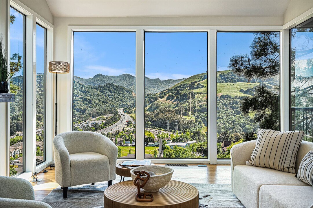218 The Knoll in Orinda, CA - Building Photo