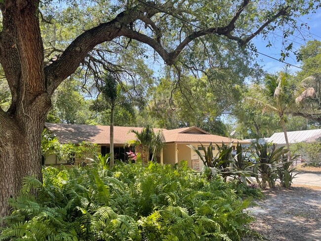 2130 S Jefferson Ave in Sarasota, FL - Building Photo - Building Photo