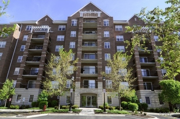 property at 470 W Mahogany Ct