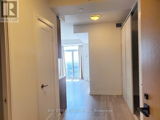 225 Village Green Square in Toronto, ON - Building Photo - Building Photo