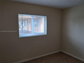2511 NW 39th Terrace in Lauderdale Lakes, FL - Building Photo - Building Photo