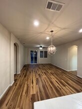 6357 W Perez Ave in Visalia, CA - Foto de edificio - Building Photo