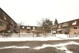 Kimberly Square Apartments in Lansing, MI - Building Photo - Building Photo