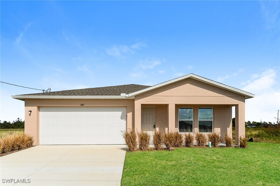 3817 NW 41st St in Cape Coral, FL - Building Photo