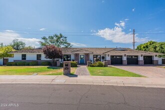 6433 E Calle Camelia in Scottsdale, AZ - Building Photo - Building Photo
