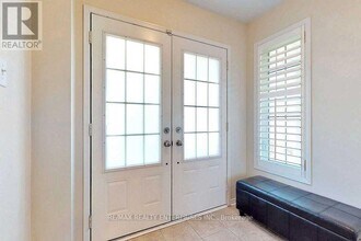 2 Summit Dr in Vaughan, ON - Building Photo - Building Photo