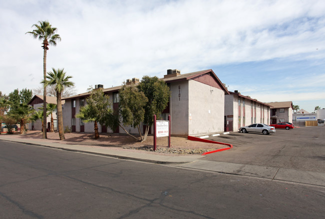 Walnut Grove in Glendale, AZ - Foto de edificio - Building Photo