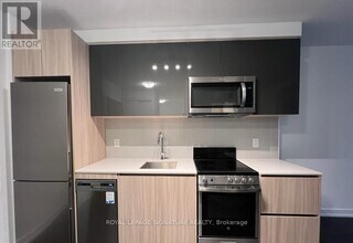 3100 Keele St in Toronto, ON - Building Photo - Building Photo