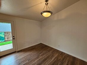 885 Creek Ct NW in Salem, OR - Building Photo - Building Photo