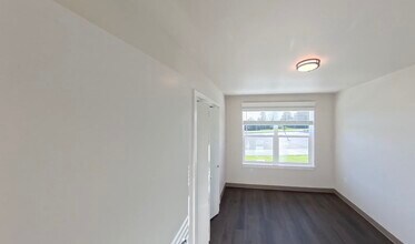 900 N Oak Harbor St in Oak Harbor, WA - Building Photo - Building Photo