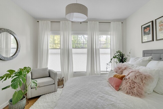 238 School St, Unit P3 in Somerville, MA - Foto de edificio - Building Photo