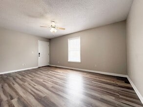 1948 E 1st St in Crossville, TN - Building Photo - Building Photo