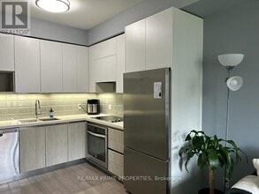 25 Water Walk Dr in Markham, ON - Building Photo - Building Photo