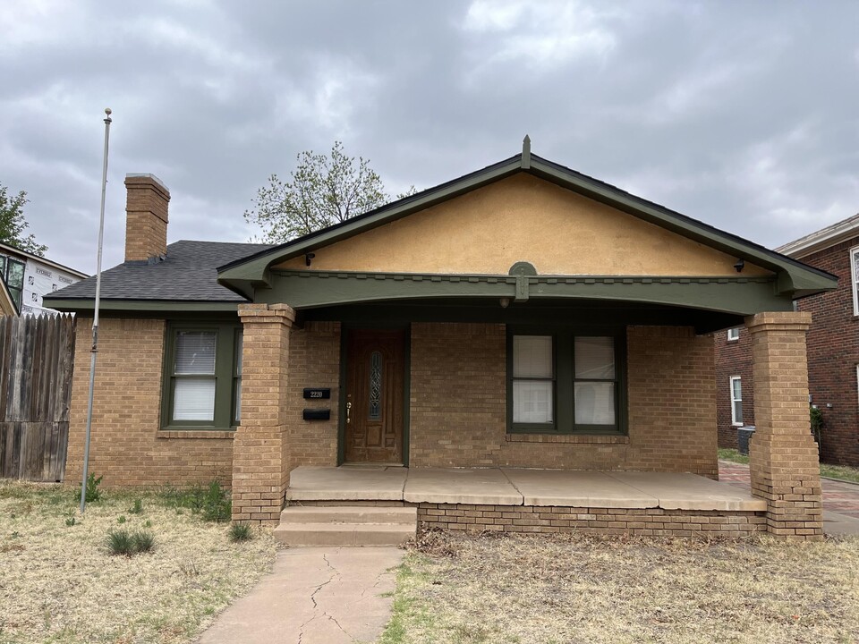 2220 16th St in Lubbock, TX - Building Photo
