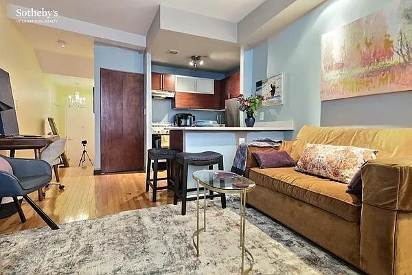 184 Thompson St in New York, NY - Building Photo - Building Photo