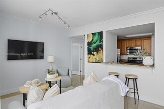 185 SE 14th Terrace in Miami, FL - Building Photo - Building Photo