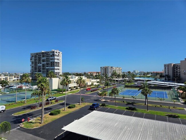 7700 Sun Island Dr S in South Pasadena, FL - Building Photo - Building Photo
