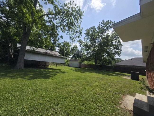 property at 1824 Magnolia St