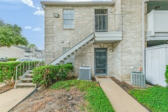 10837 Braes Bend Dr in Houston, TX - Building Photo - Building Photo