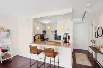 30 E Huron St, Unit 2808 in Chicago, IL - Building Photo - Building Photo