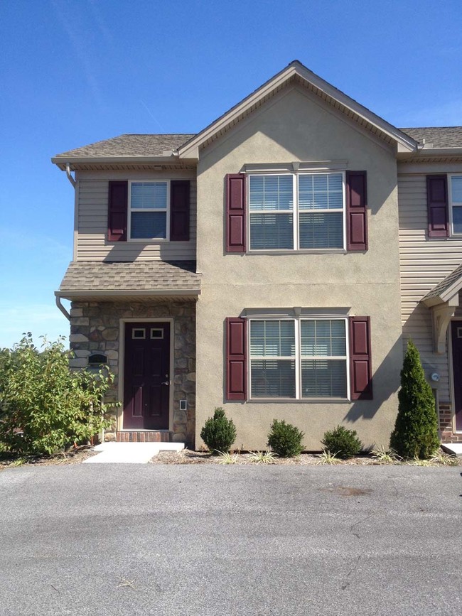 High Pointe Townhomes in Spring Grove, PA - Foto de edificio - Building Photo