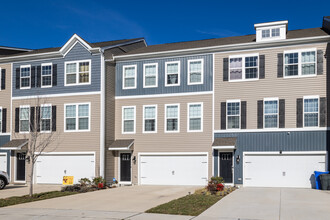 Parkers Mill Townhomes in Mount Holly, NJ - Building Photo - Building Photo