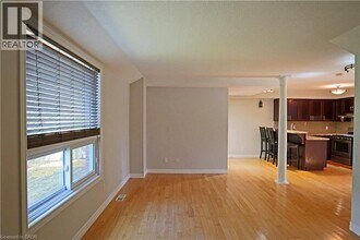 632 Columbia Forest Blvd in Waterloo, ON - Building Photo - Building Photo