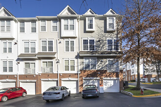 Courts At Wescott Ridge Condominiums in Fairfax, VA - Building Photo - Building Photo