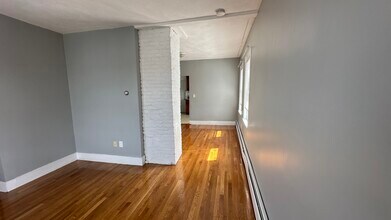 66 Morton Ave, Unit 3 in Medford, MA - Foto de edificio - Building Photo