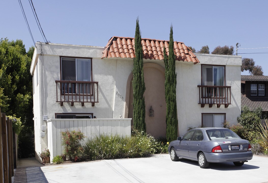 2520 Collier Ave in San Diego, CA - Foto de edificio