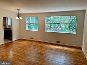 10505 Montrose Ave in Bethesda, MD - Building Photo - Building Photo