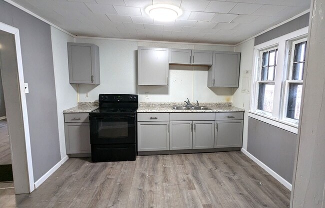 2696 Vulcan St in Norton Shores, MI - Building Photo - Building Photo