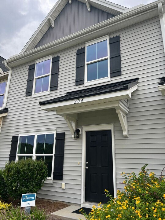 204 Swallowtail Ln in Goose Creek, SC - Building Photo