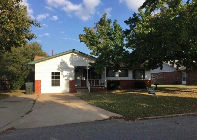 715 Patricia Dr in Tecumseh, OK - Building Photo - Building Photo