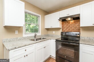 3518 Bolfair Dr NW in Atlanta, GA - Foto de edificio - Building Photo