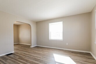 1344-1346-1346 E Cedarview Dr in Springfield, OH - Foto de edificio - Building Photo