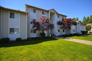 Woodfield Apartments in Kent, WA - Building Photo